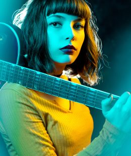 girl_with_guitar